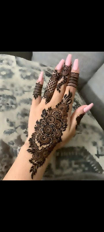 12 Mehndi Designs Small